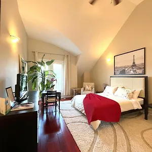  Homestay Stunning In Townhouse Across The
